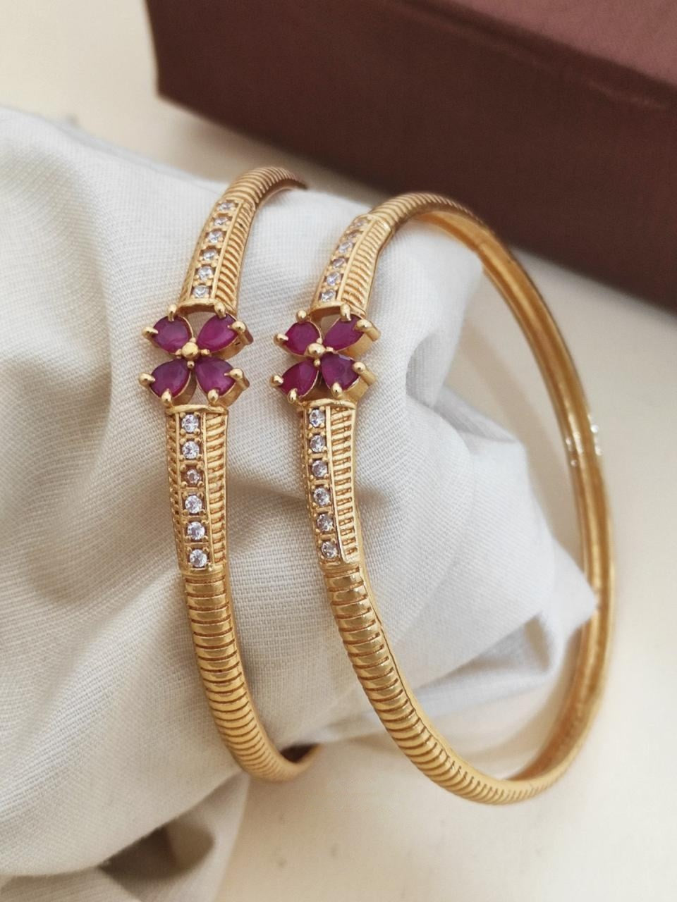 Shreyanvi Bangles